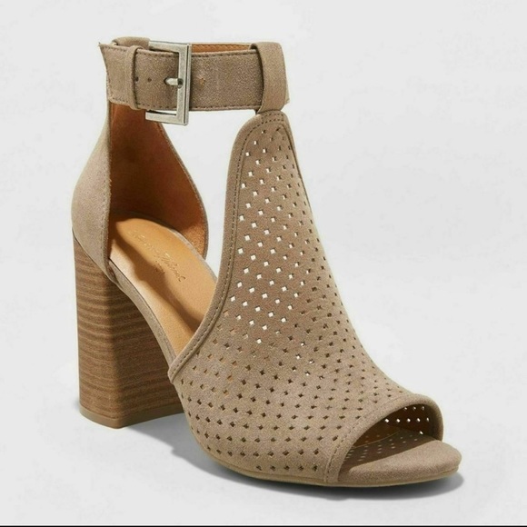 Universal Thread Shoes - Universal Thread Hannah Block Heel - Taupe